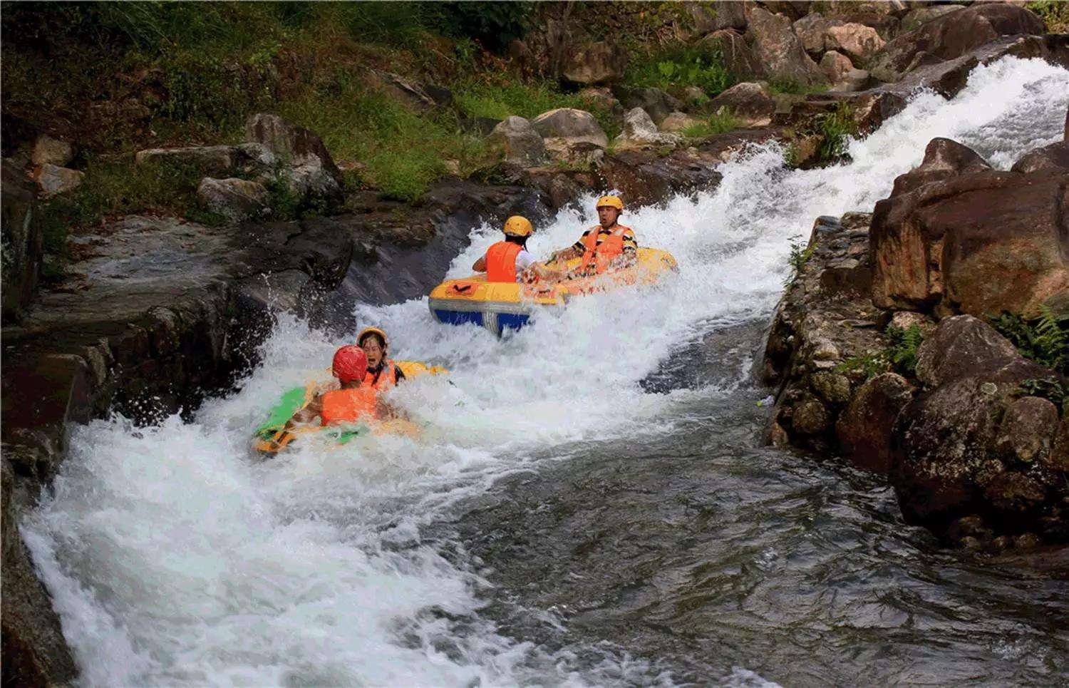 九游娱乐入口-特色夜光漂流，黑暗中的水上极速漂流