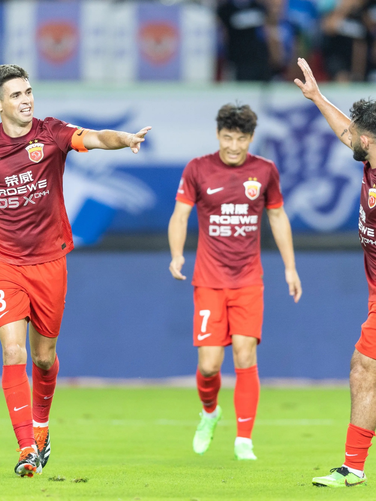 关于下个对决：焦点对阵前瞻的信息