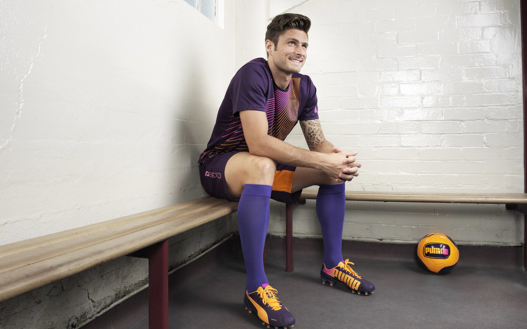 山地穿越沙丘挑战，荒漠中的速度与耐力较量，山地穿越需要的装备有 a地图 b绳索 c高腰鞋 d低腰鞋